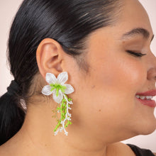 Cargar imagen en el visor de la galería, ARETES IRIS VERDE
