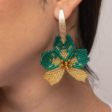 Cargar imagen en el visor de la galería, ARETES PETALOS UNICOLOR
